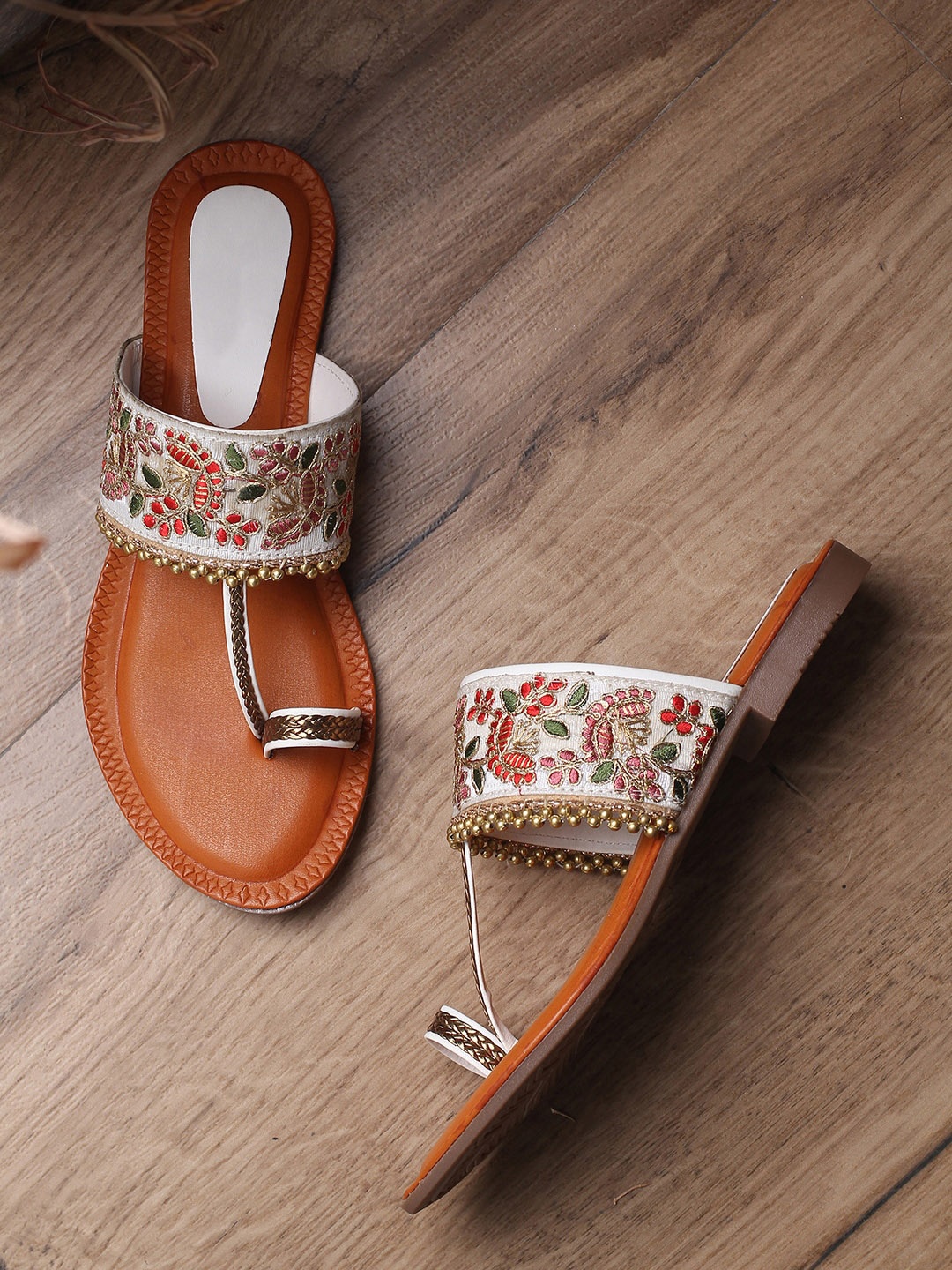 

HASTEN Women Brown Embellished Ethnic One Toe Flats