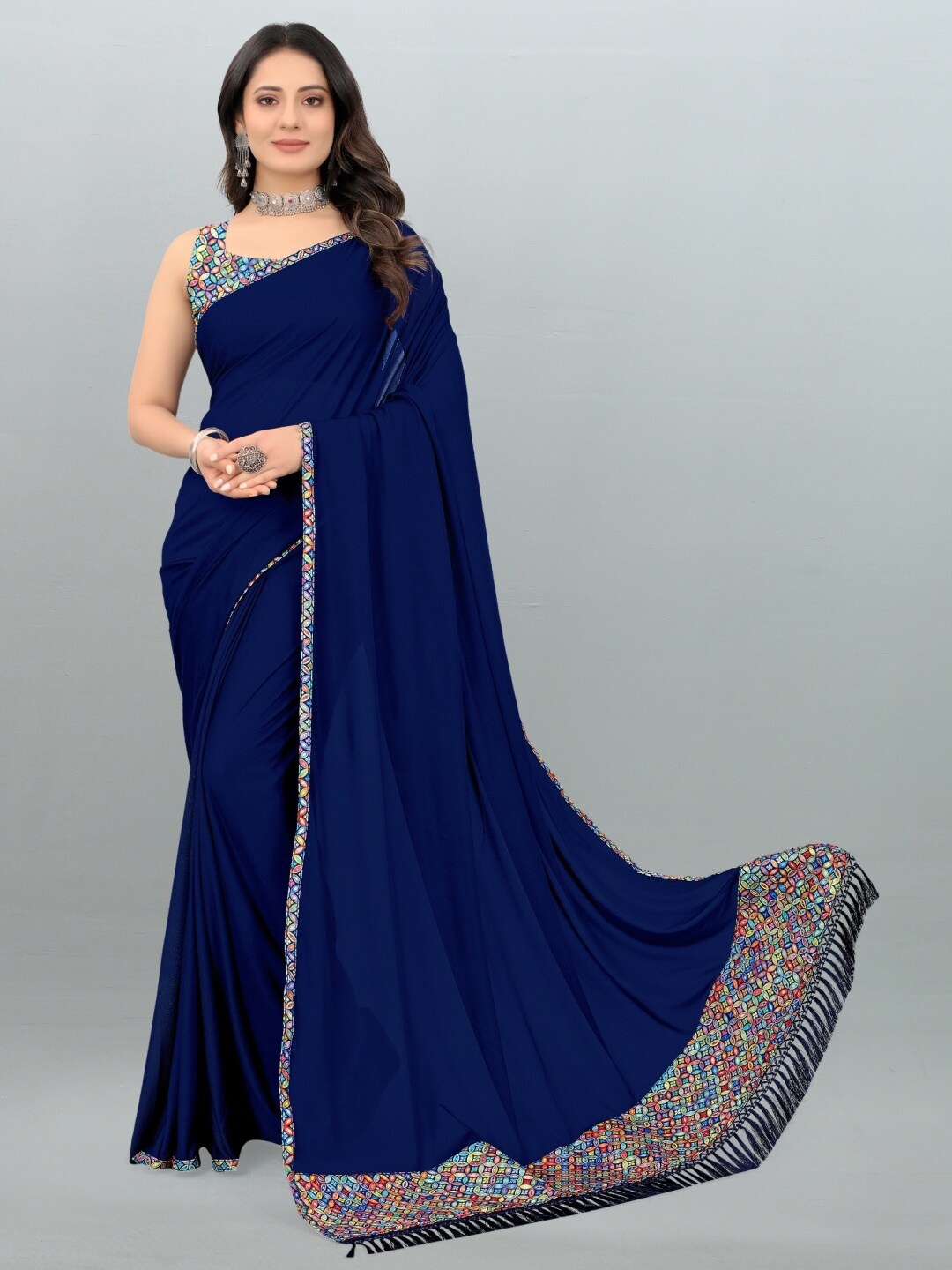 

APNISHA Women Navy Blue & Red Solid Saree