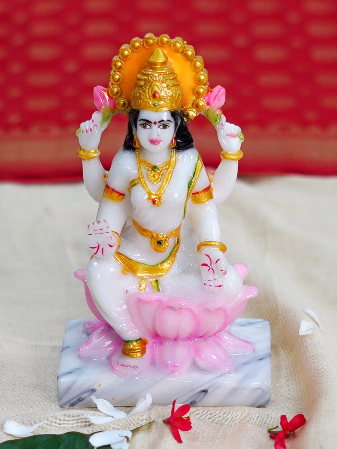 

Gallery99 White & Gold-Coloured Laxmi Showpieces