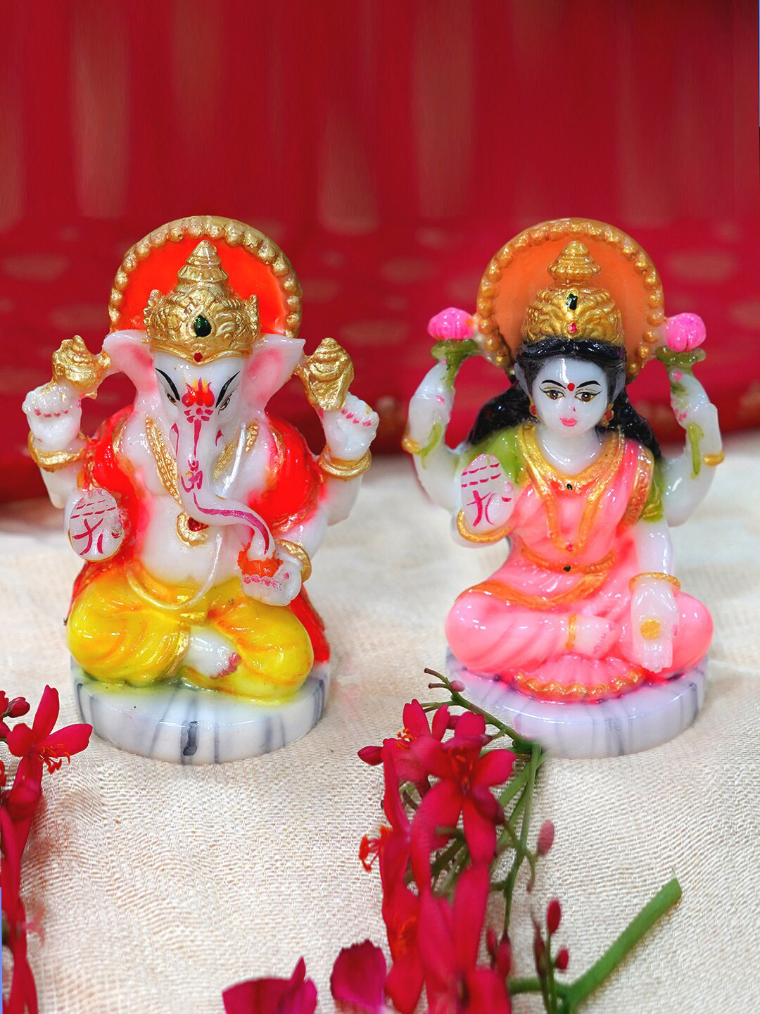 

Gallery99 Set of 2 Laxmi Ganesh Handpainted Idol Showpiece, White