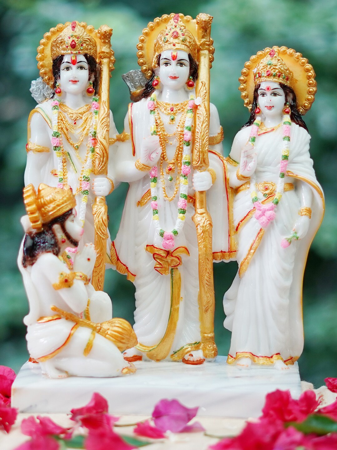 

Gallery99 White & Gold Toned Ram Darbar Idol Showpiece
