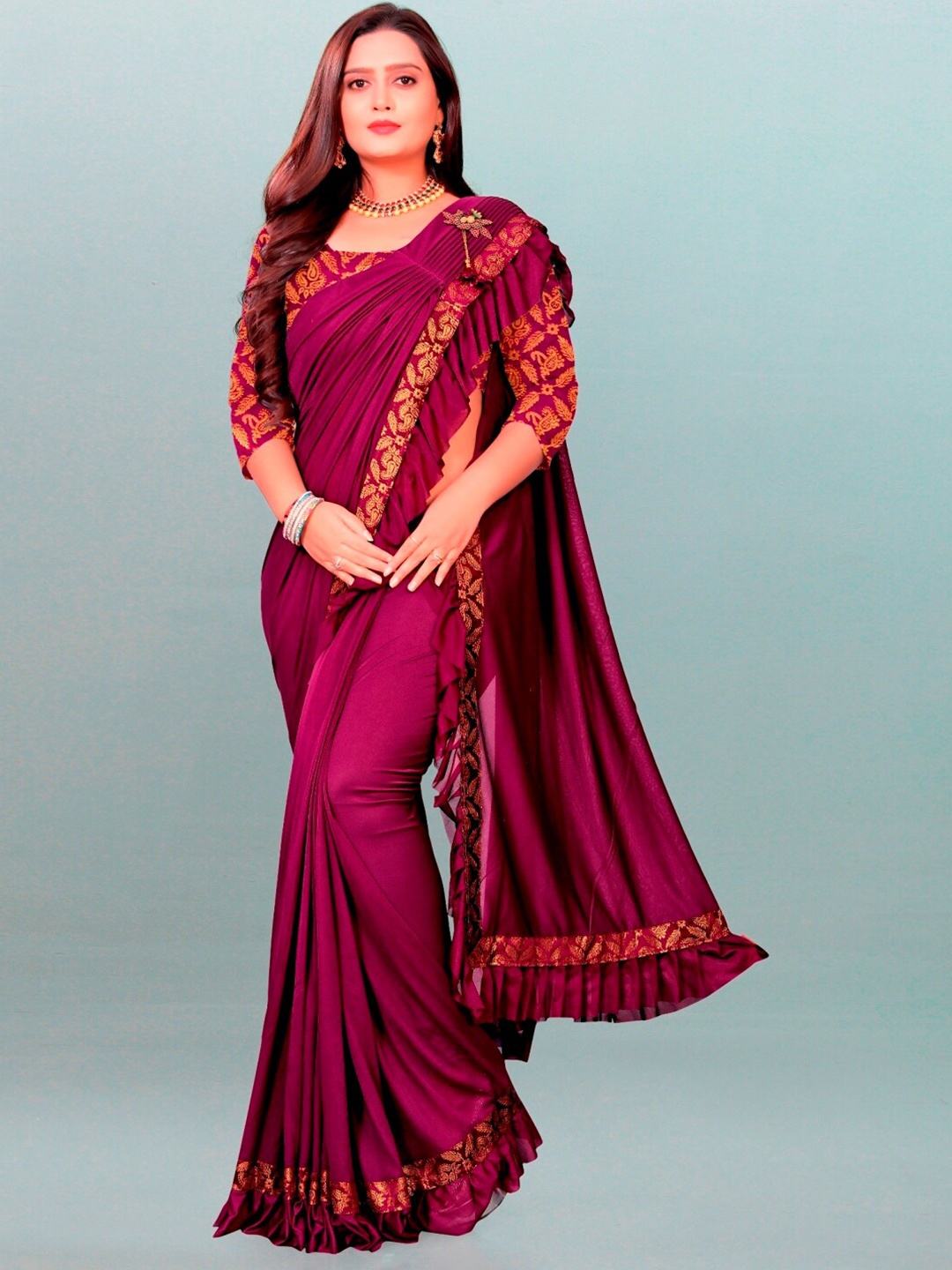 

APNISHA Women Brown & Gold-Toned Solid Embroidered Lycra Saree