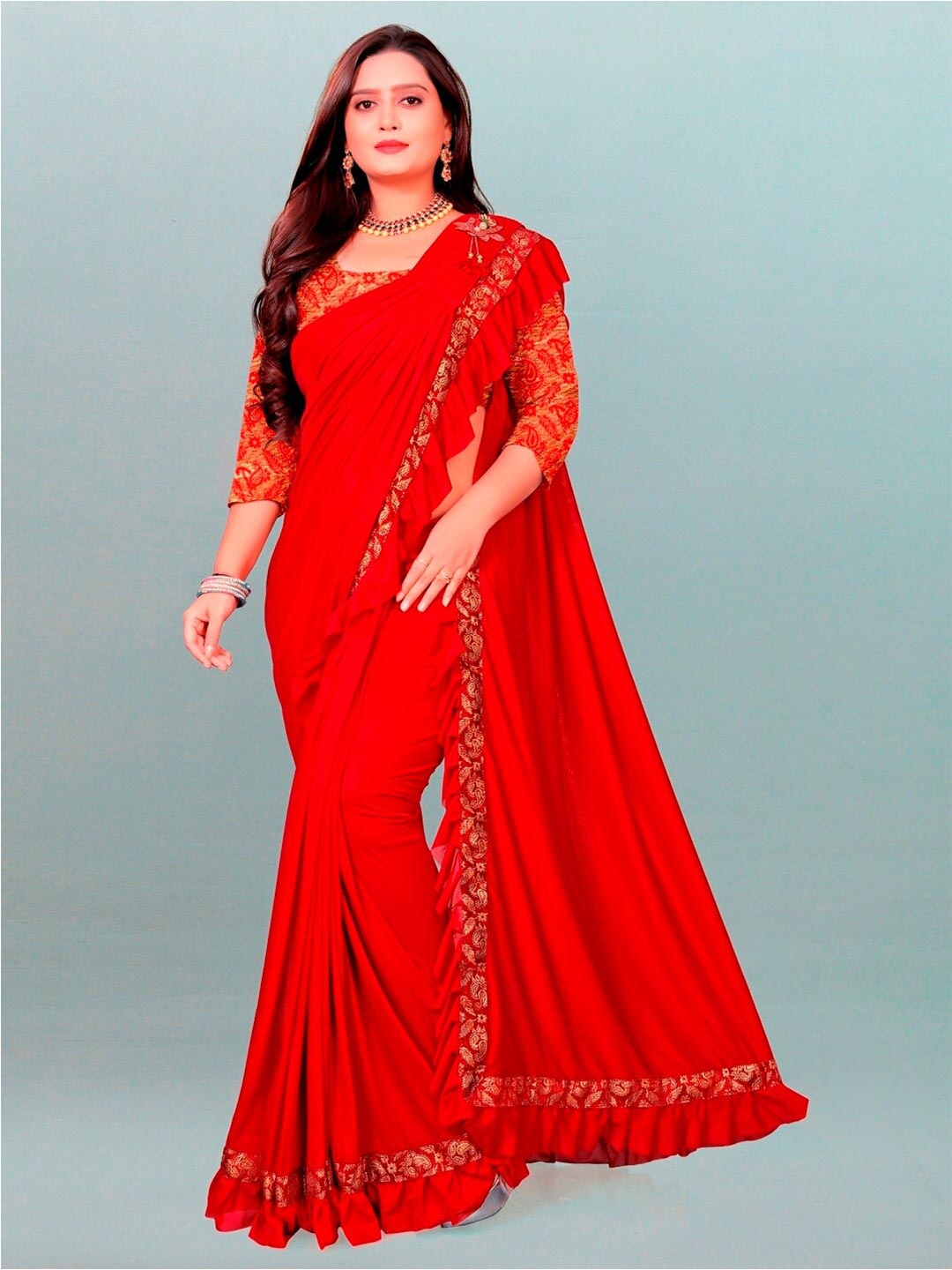 

APNISHA Women Red & Gold-Toned Solid Saree