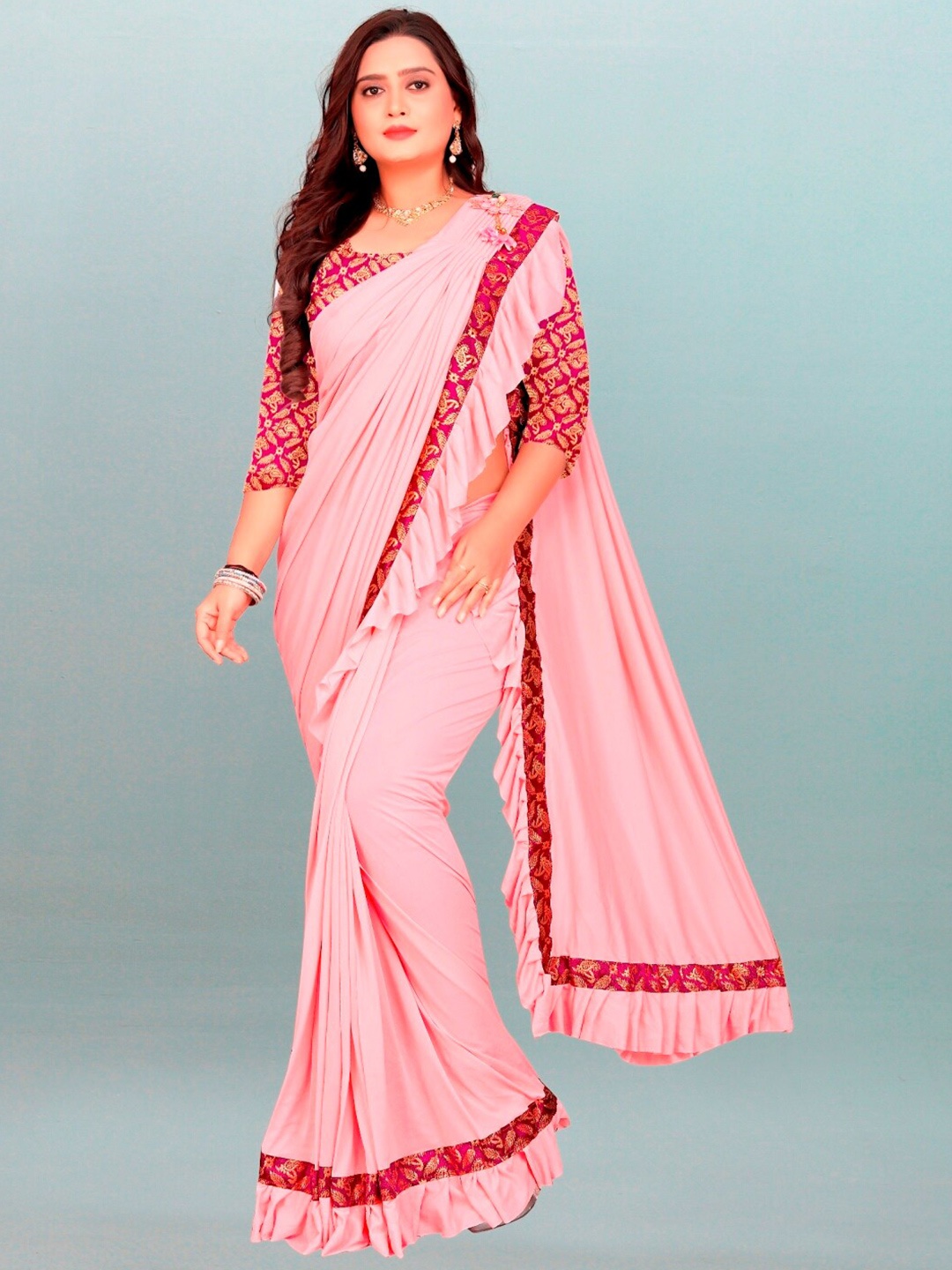 

APNISHA Peach-Coloured & Gold-Toned Saree