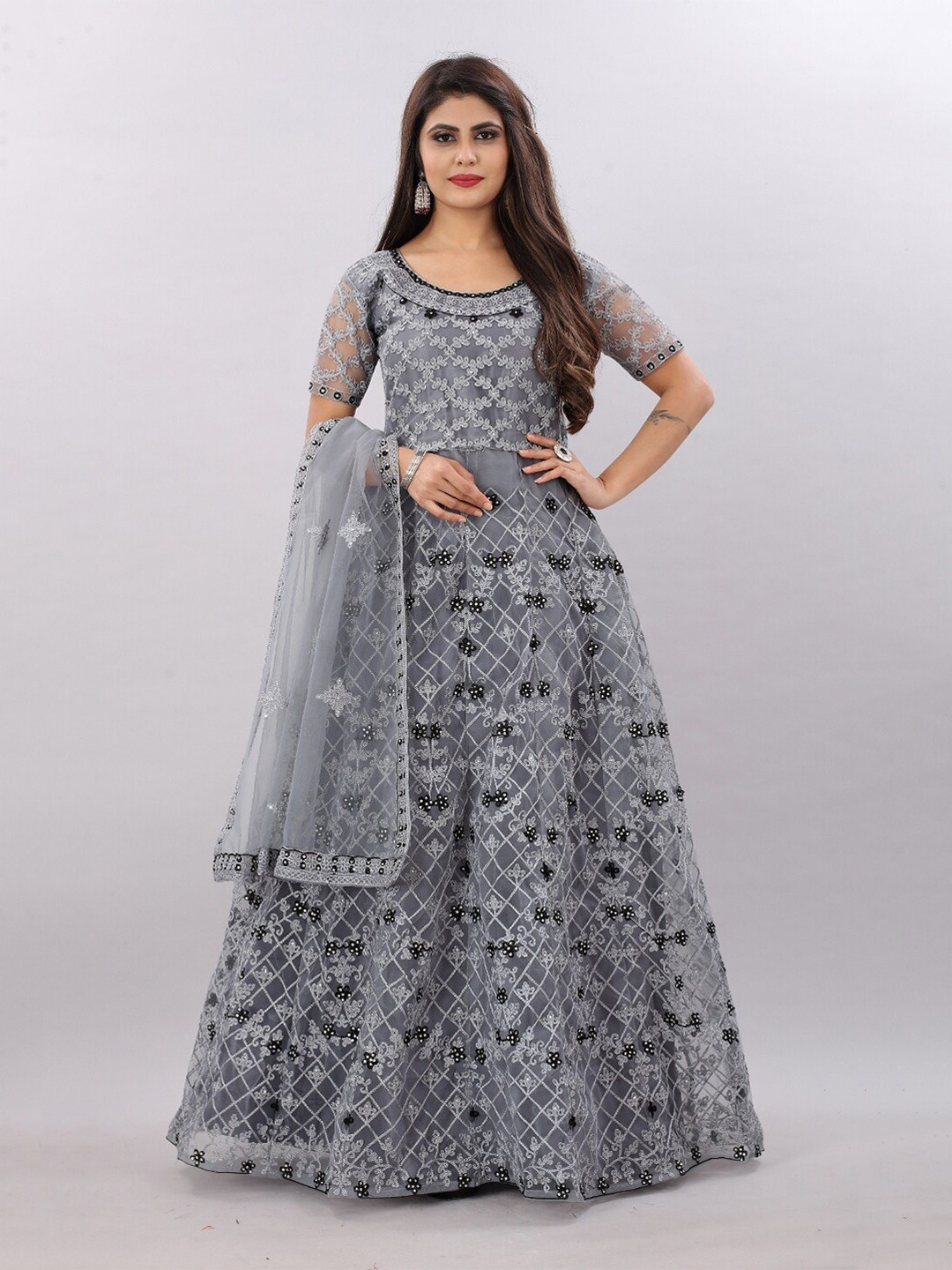 

APNISHA Women Grey Floral Net Ethnic Maxi Maxi Gown