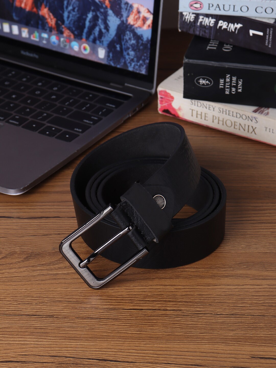 

SAMTROH Men Black Textured Leather Belt