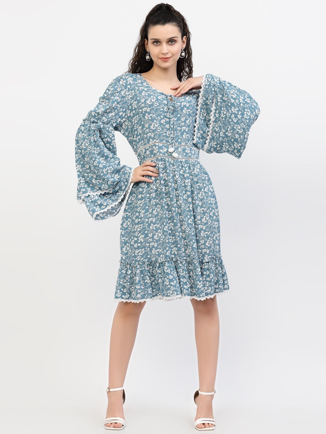 

TERQUOIS Women Blue & White Floral Tie-Up Neck Crepe A-Line Pure Cotton Dress
