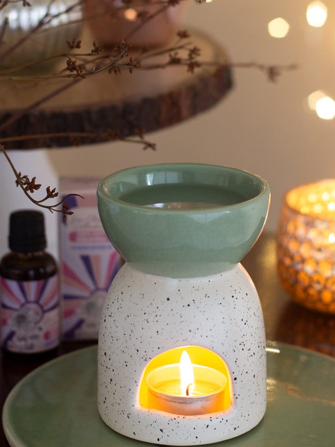 

The Wishing Chair Green & Off-white Ceramic Aroma Oil Diffusers