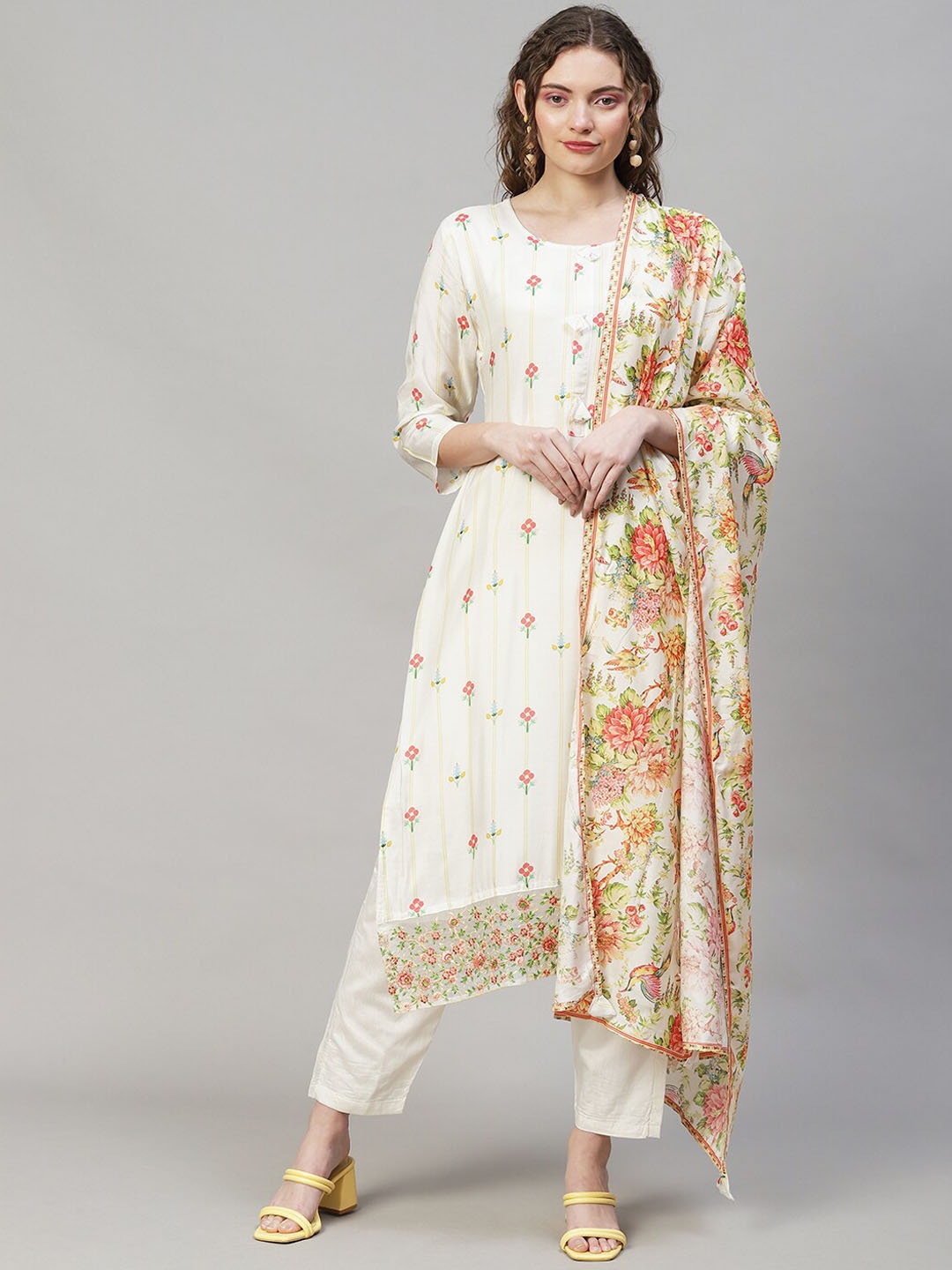 

FASHOR Women Off White Floral Printed Kurta with Trousers & With Dupatta