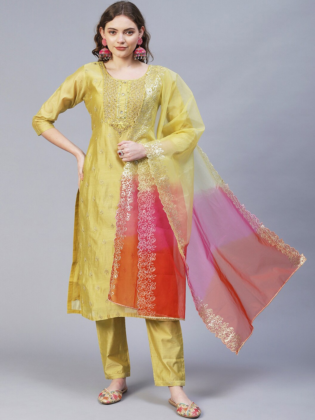 

FASHOR Women Green Ethnic Motifs Embroidered Beads and Stones Chanderi Silk Kurta with Trousers & With