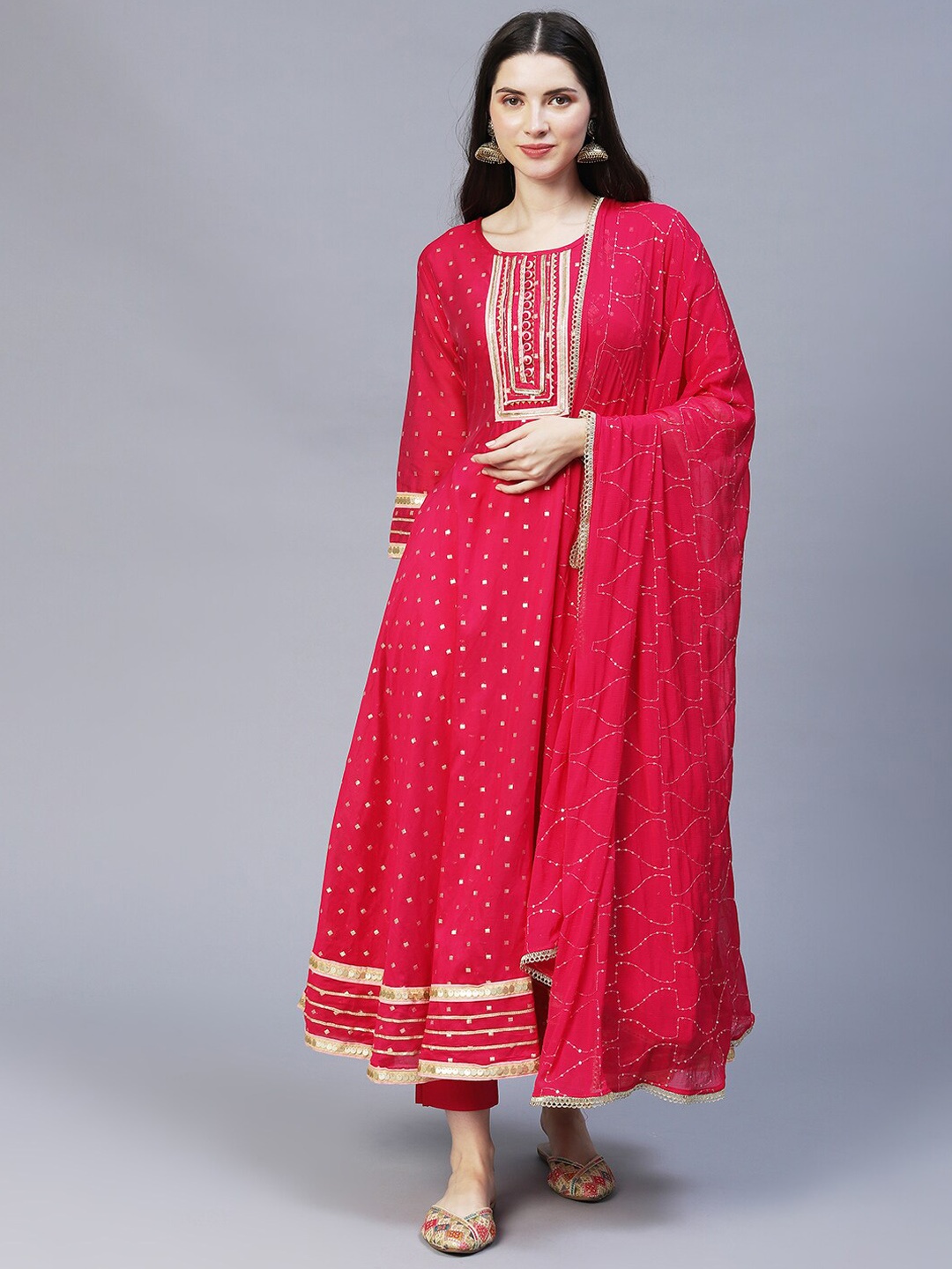 

FASHOR Women Fuchsia Printed Gotta Patti Kurta with Trouser & Dupatta Set