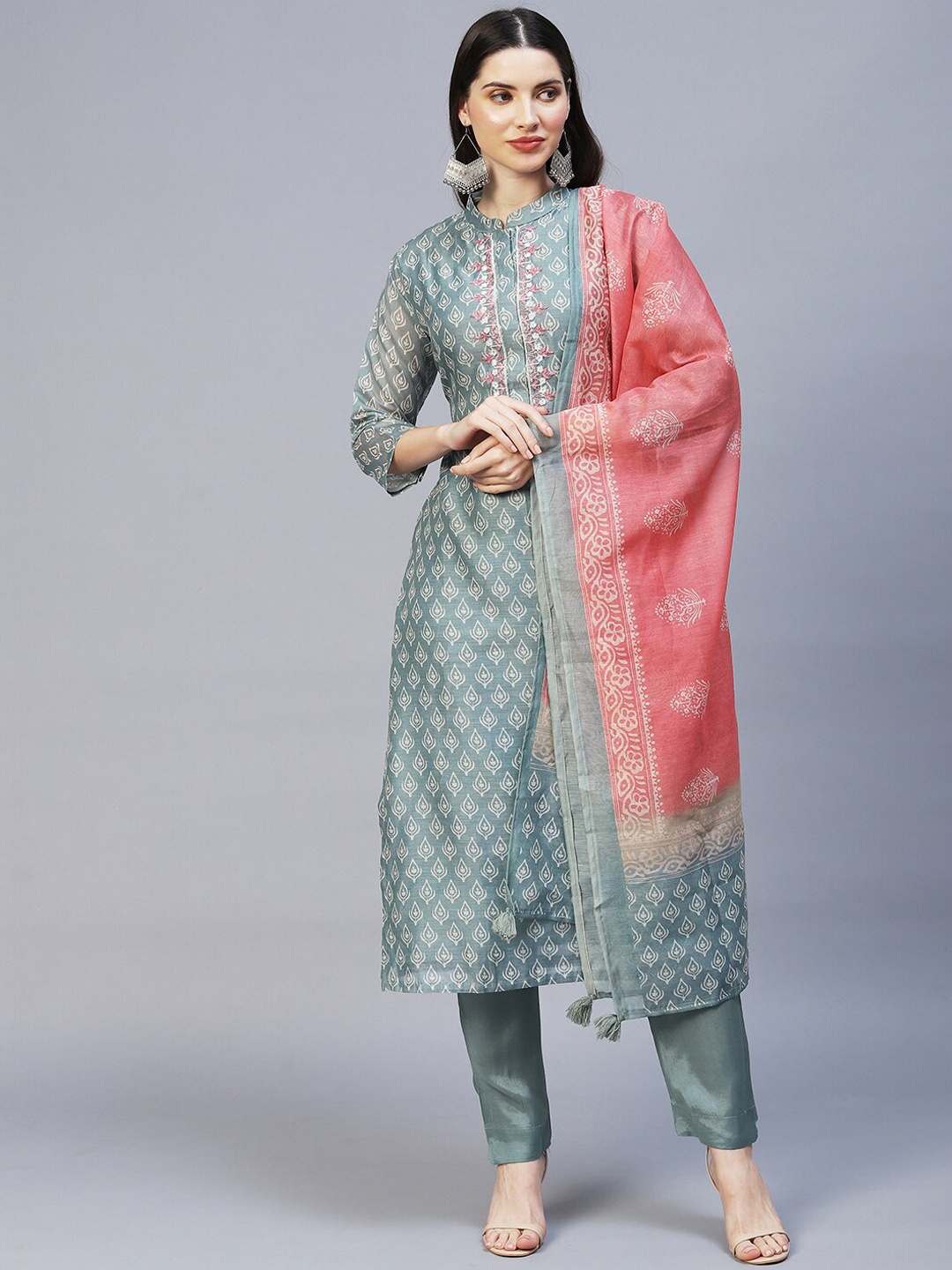 

FASHOR Women Green Ethnic Motifs Printed Thread Work Kurta with Trousers & Dupatta