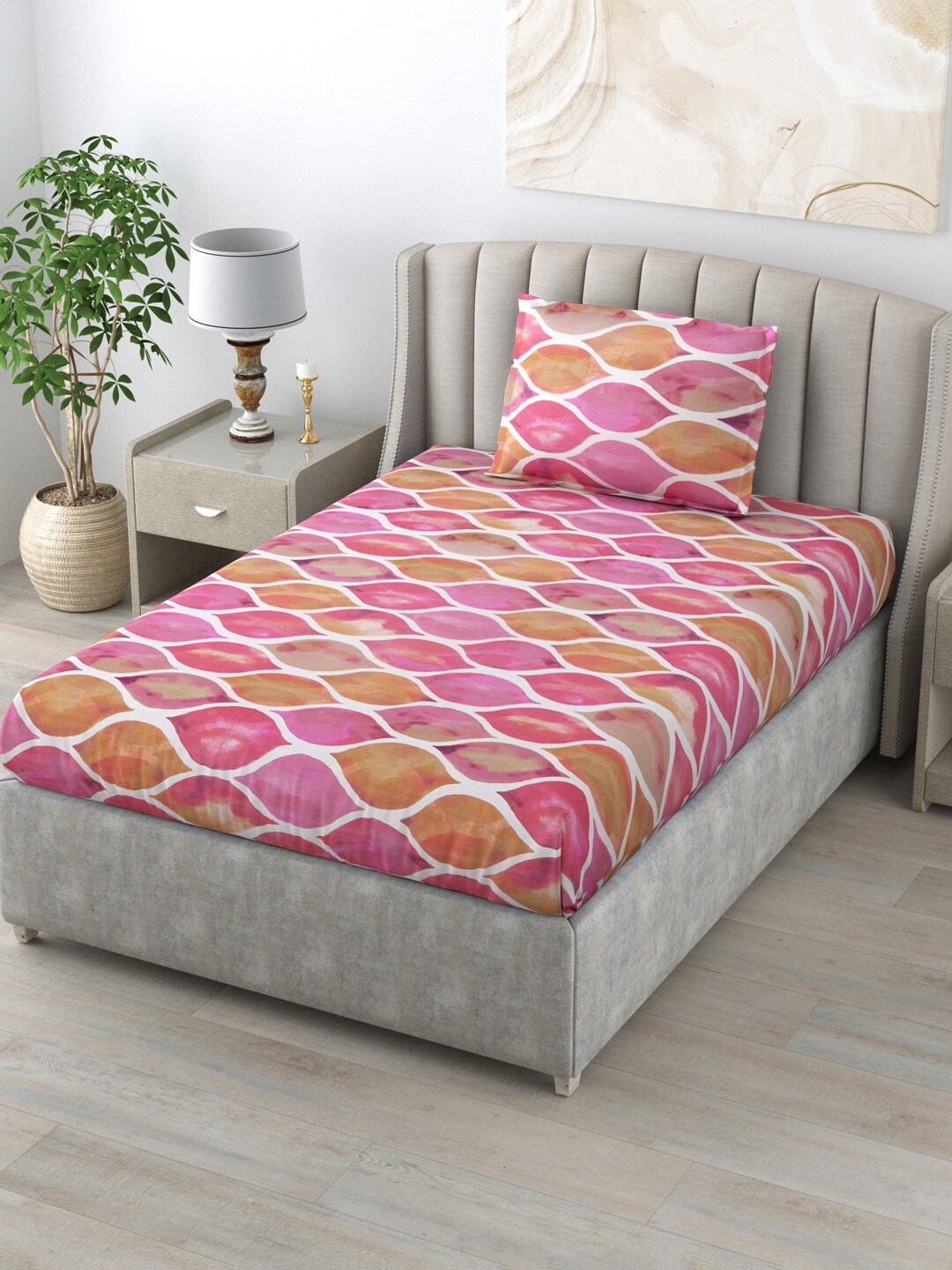 

BOMBAY DYEING Pink & Beige 104 TC Single Bedsheet with 2 Pillow Covers