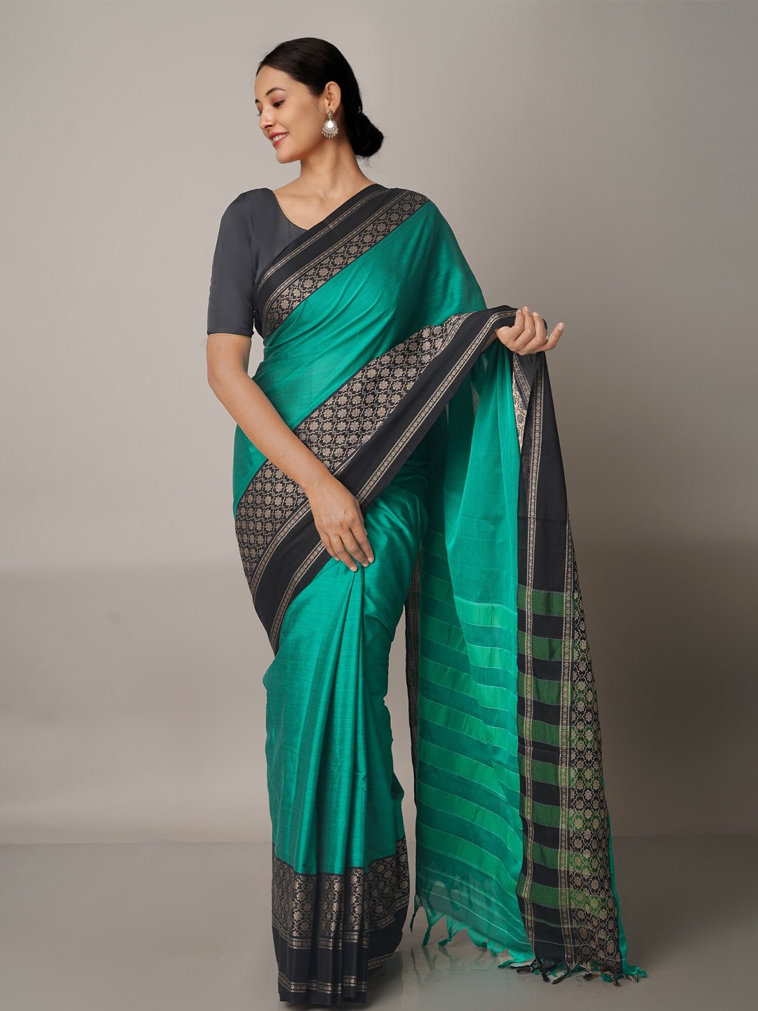

Unnati Silks Green & Black Woven Design Zari Pure Cotton Narayan Peth Saree