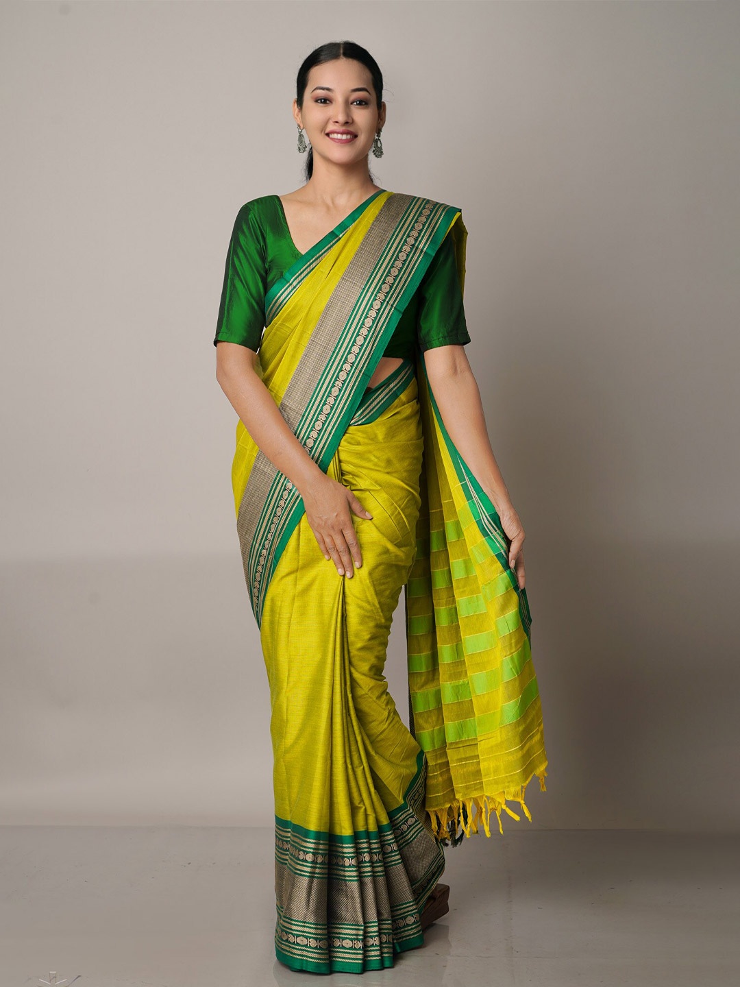 

Unnati Silks Green & Gold-Toned Woven Design Zari Pure Cotton Narayan Peth Saree