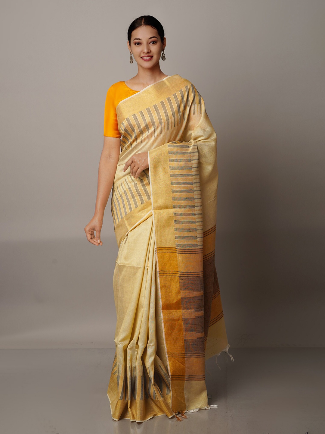 

Unnati Silks Cream-Coloured & Black Woven Design Zari Silk Blend Jamdani Saree