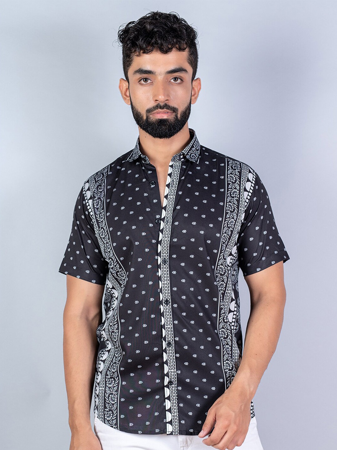 

Tistabene Men Black Printed Casual Shirt