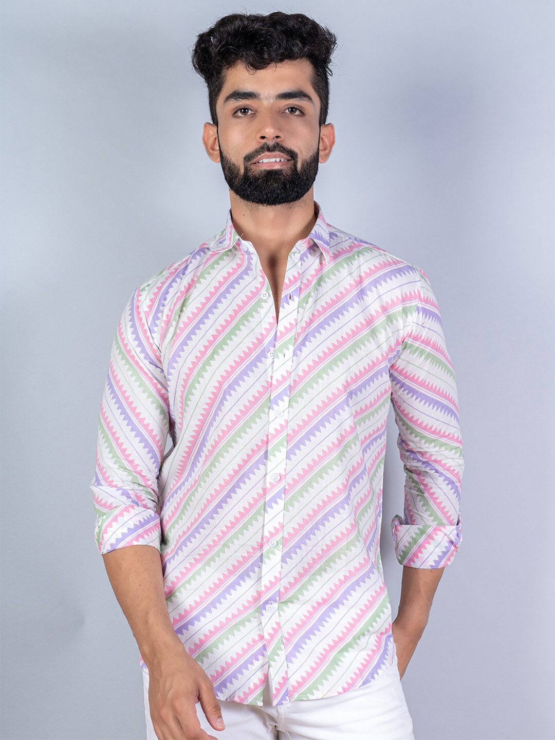 

Tistabene Men White & Pink Geometric Printed Cotton Casual Shirt