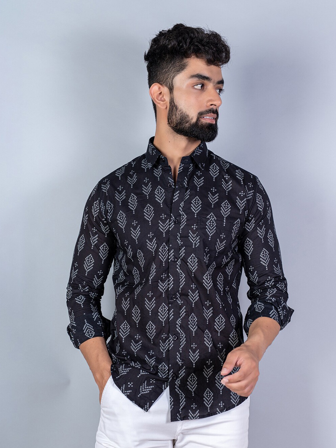 

Tistabene Men Black & White Printed Cotton Full Sleeves Casual Shirt