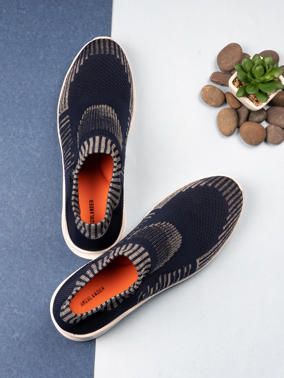 

HIGHLANDER Men Navy Blue Woven Design Sneakers