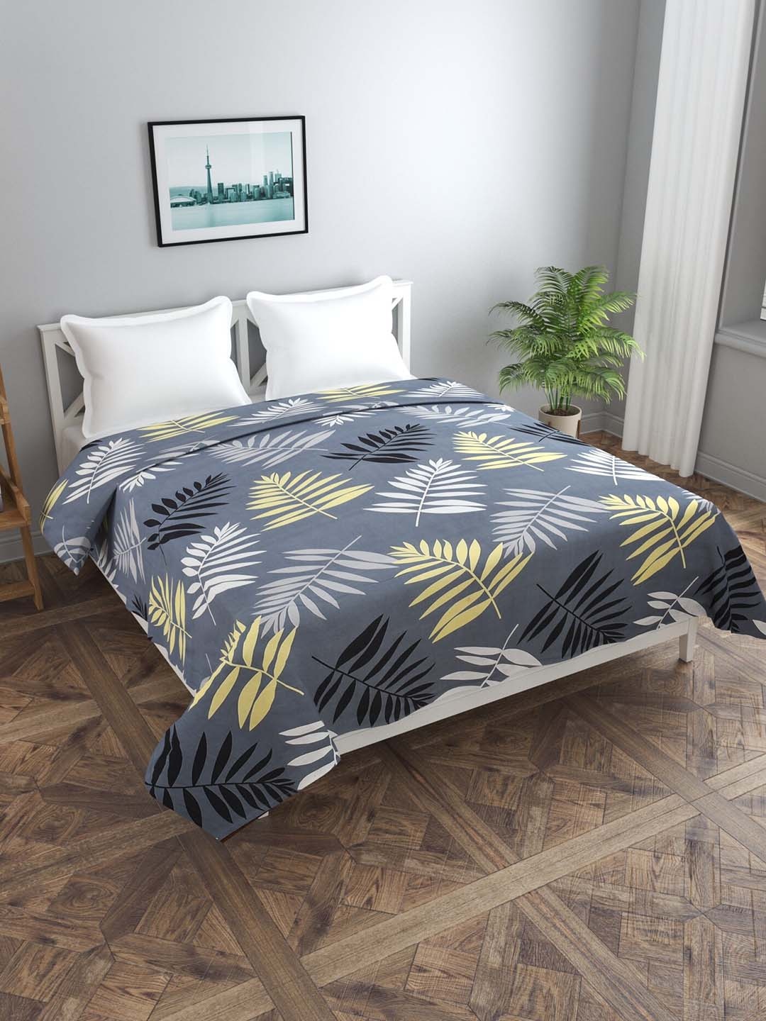 

MORADO Grey & White Printed Double Queen Duvet Cover