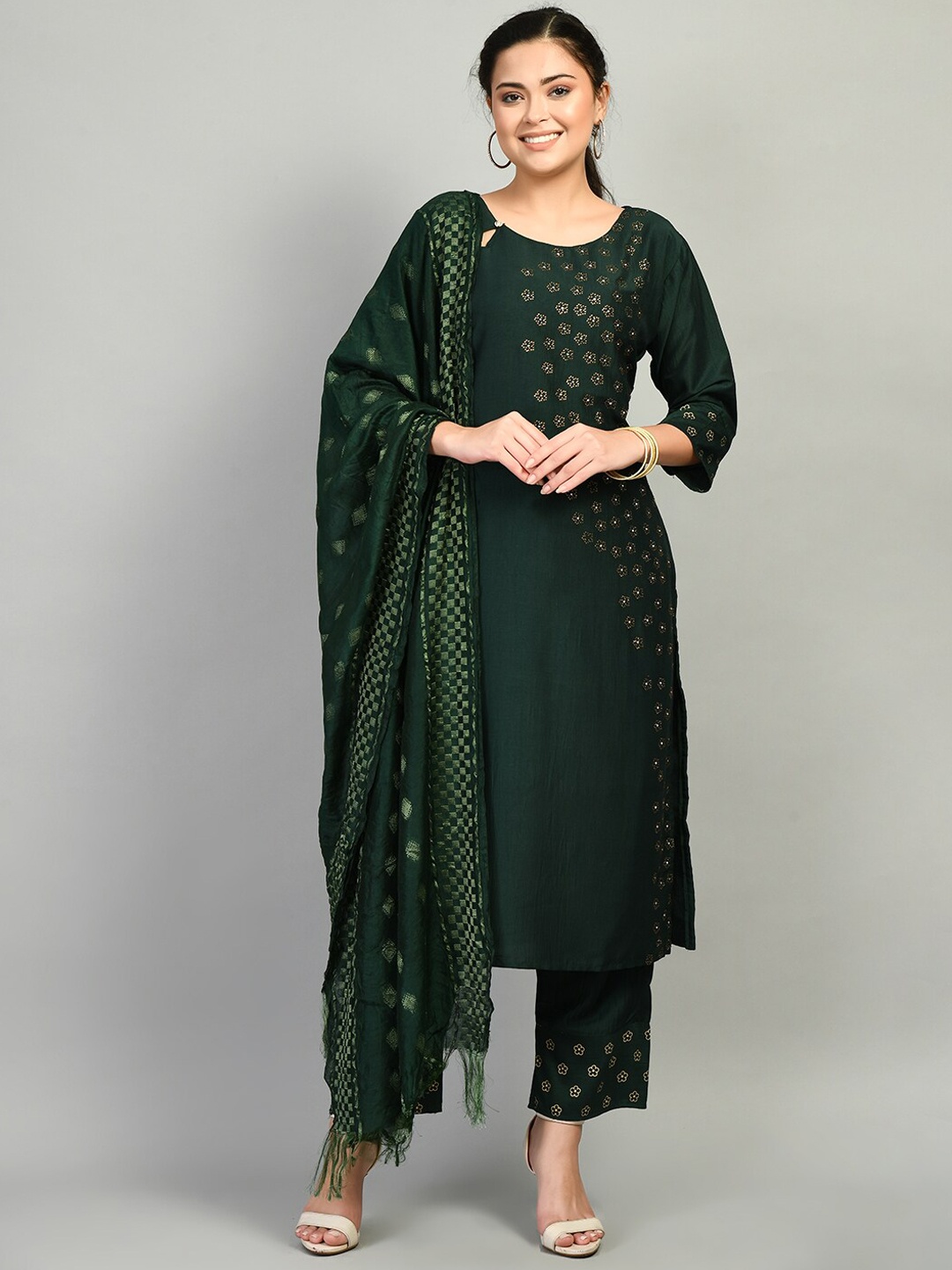 

DesiNoor com Women Green Embroidered Beads and Stones Kurta with Trousers & With Dupatta