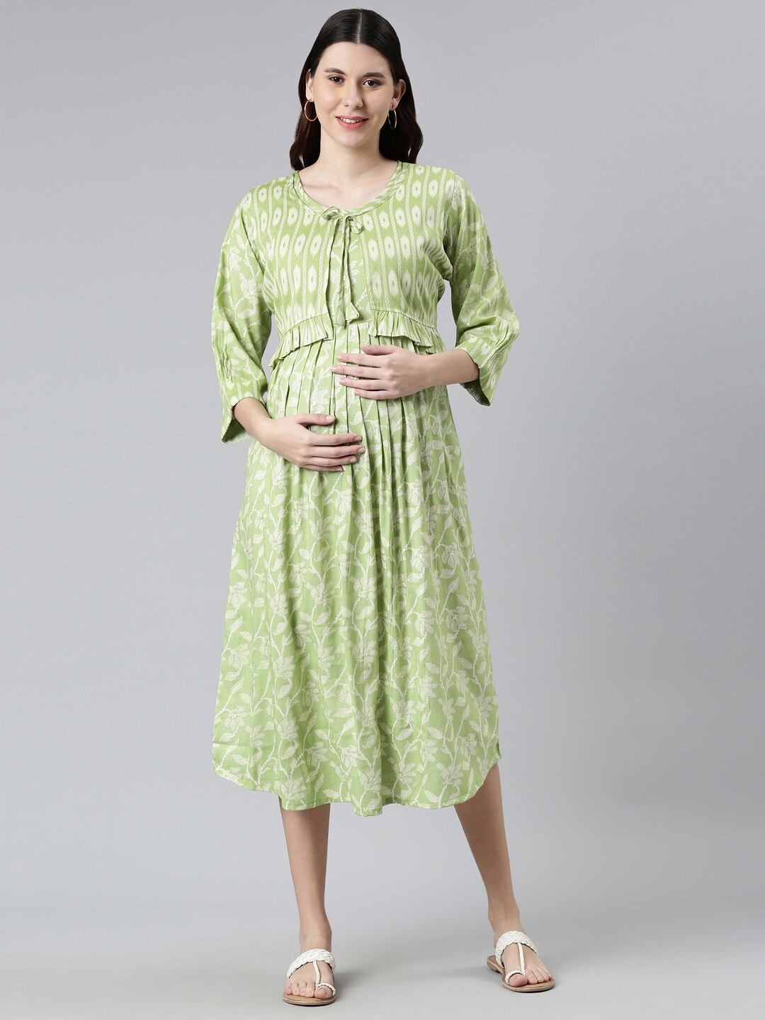 

GOLDSTROMS Women Green & Beige Floral Printed Maternity A-Line Midi Dress