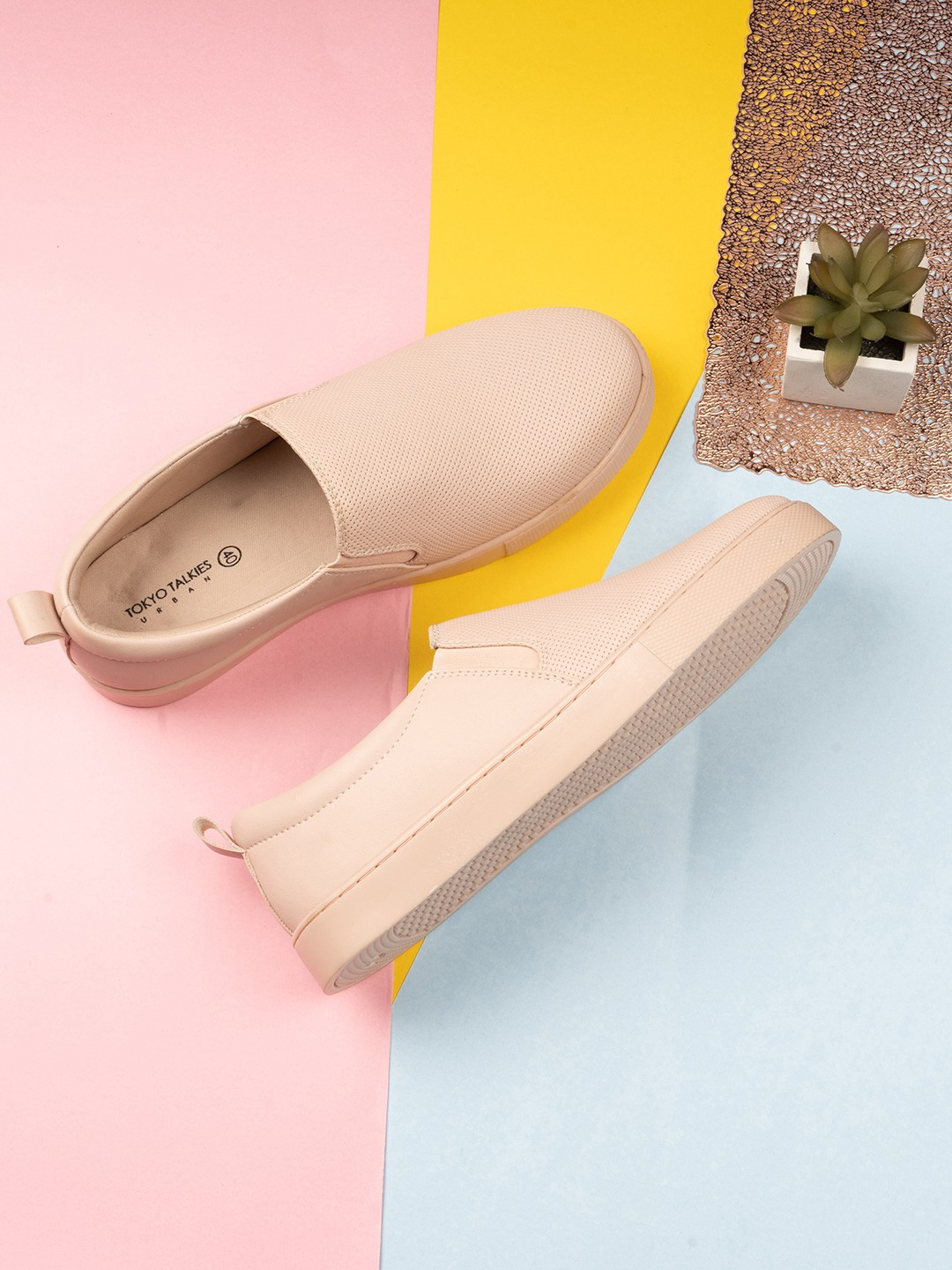 

Tokyo Talkies Women Pink Textured Slip-On Sneakers