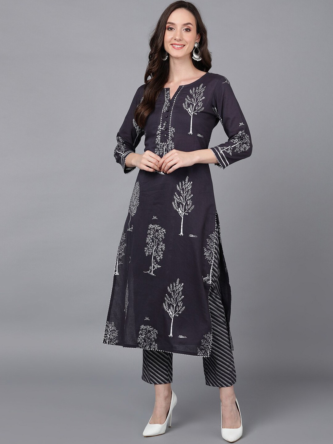 

AHIKA Women Taupe Floral Printed Gotta Patti Kurta