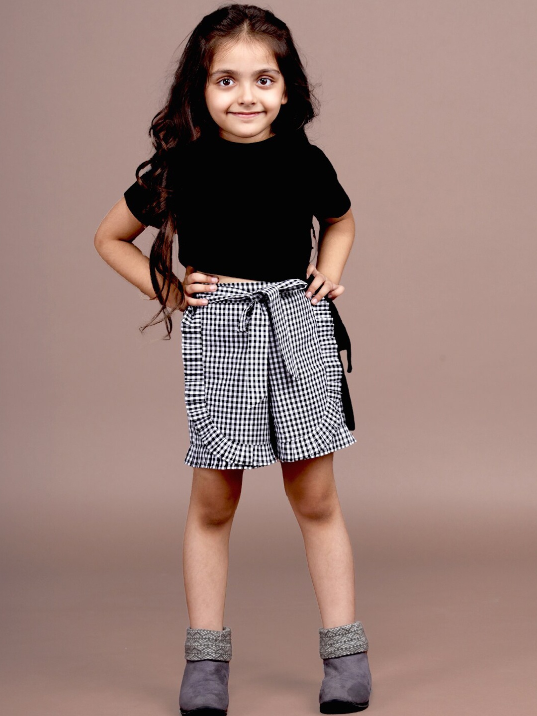 

Beyabella Girls Black Checked Outdoor Cotton Shorts with tye knot