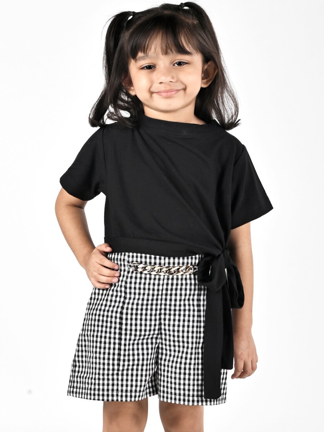 

Beyabella Girls Black Checked Checked Shorts With Golden Chain Embellished