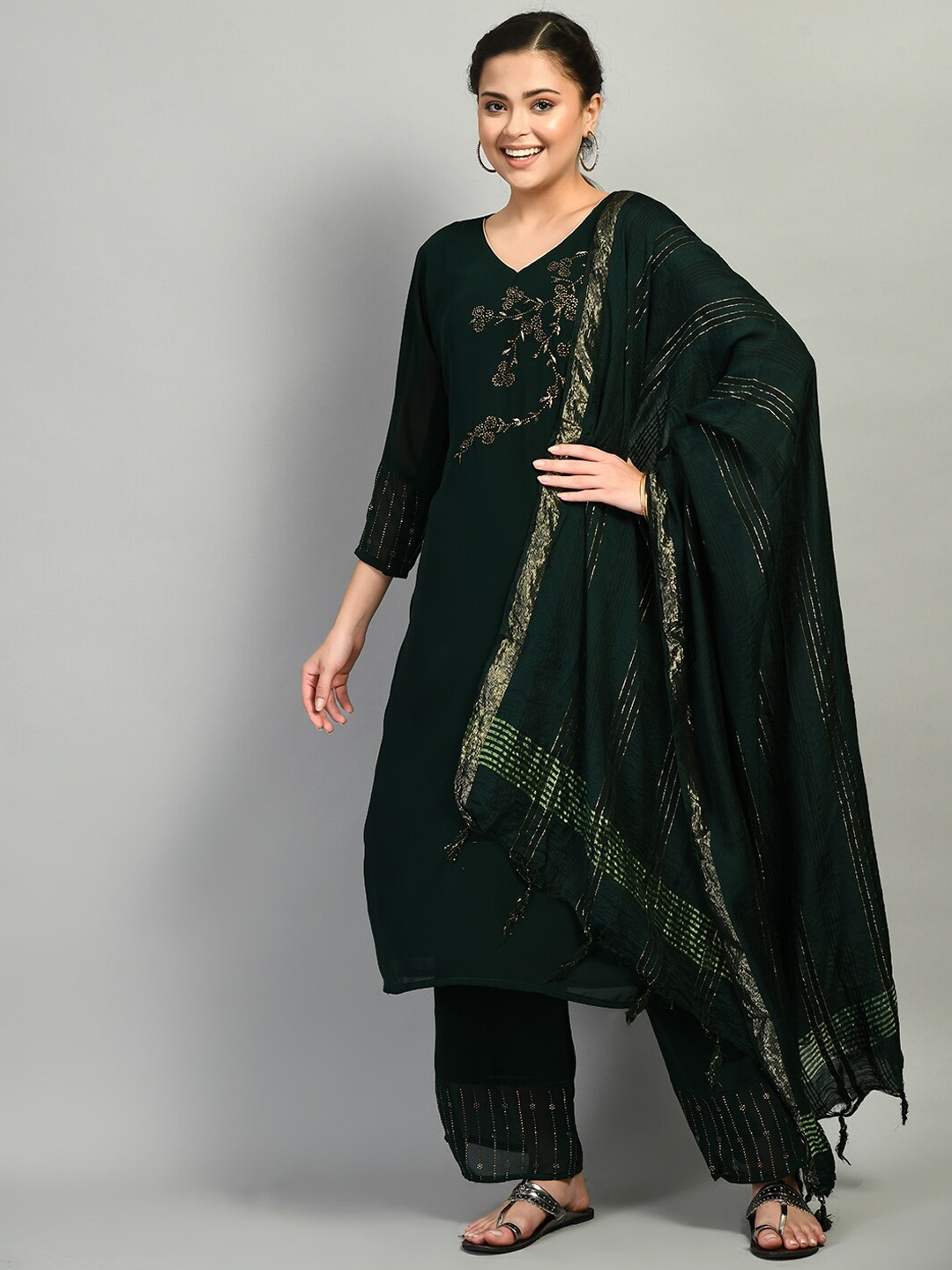 

DesiNoor.com Women Green Floral Yoke Design Beads and Stones Kurta with Palazzos & With Dupatta