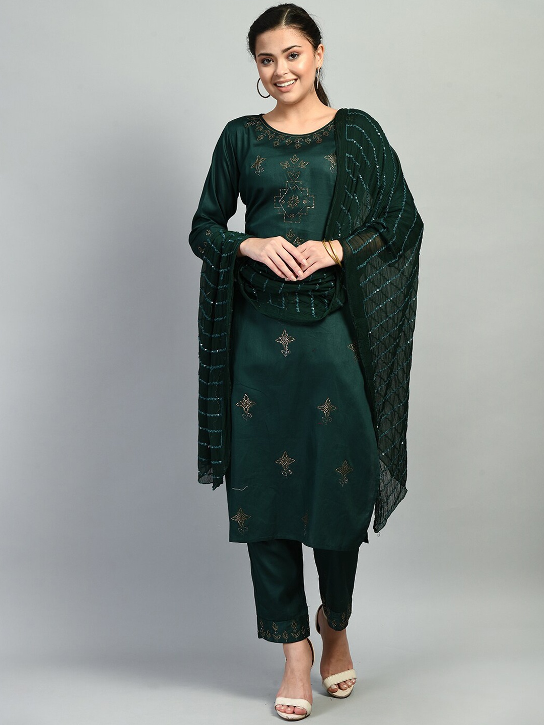 

DesiNoor com Women Green Beads and Stones Kurta with Trousers & With Dupatta