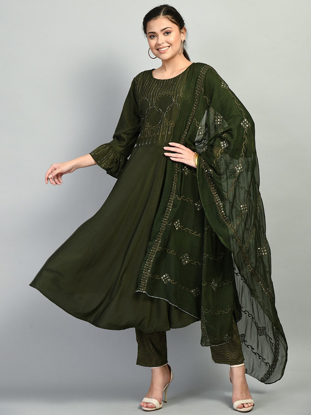 

DesiNoor com Women Green Beads and Stones Kurta with Trousers & With Dupatta