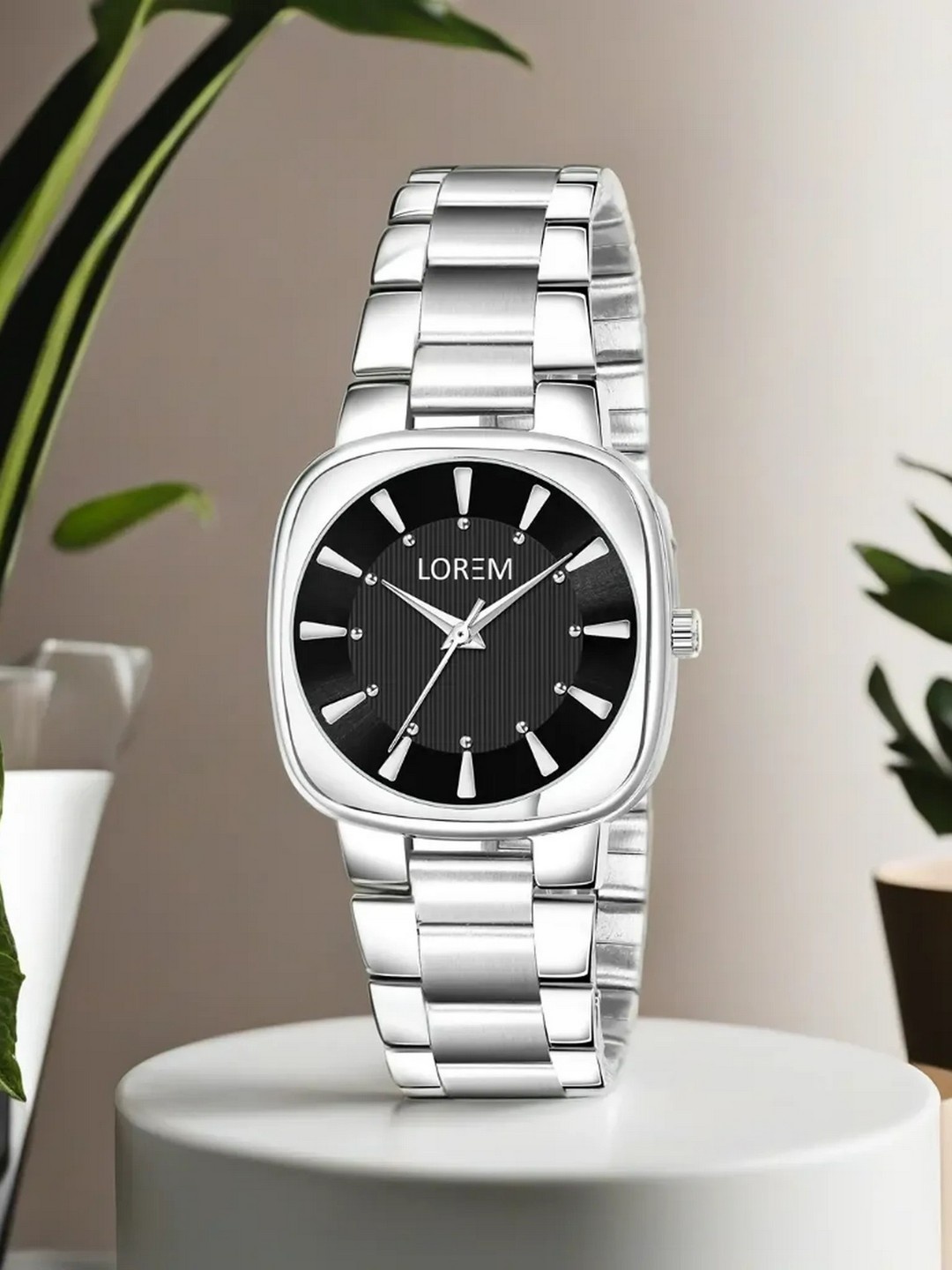 

LOREM Women Black Dial & Silver Toned Stainless Steel Straps Analogue Watch