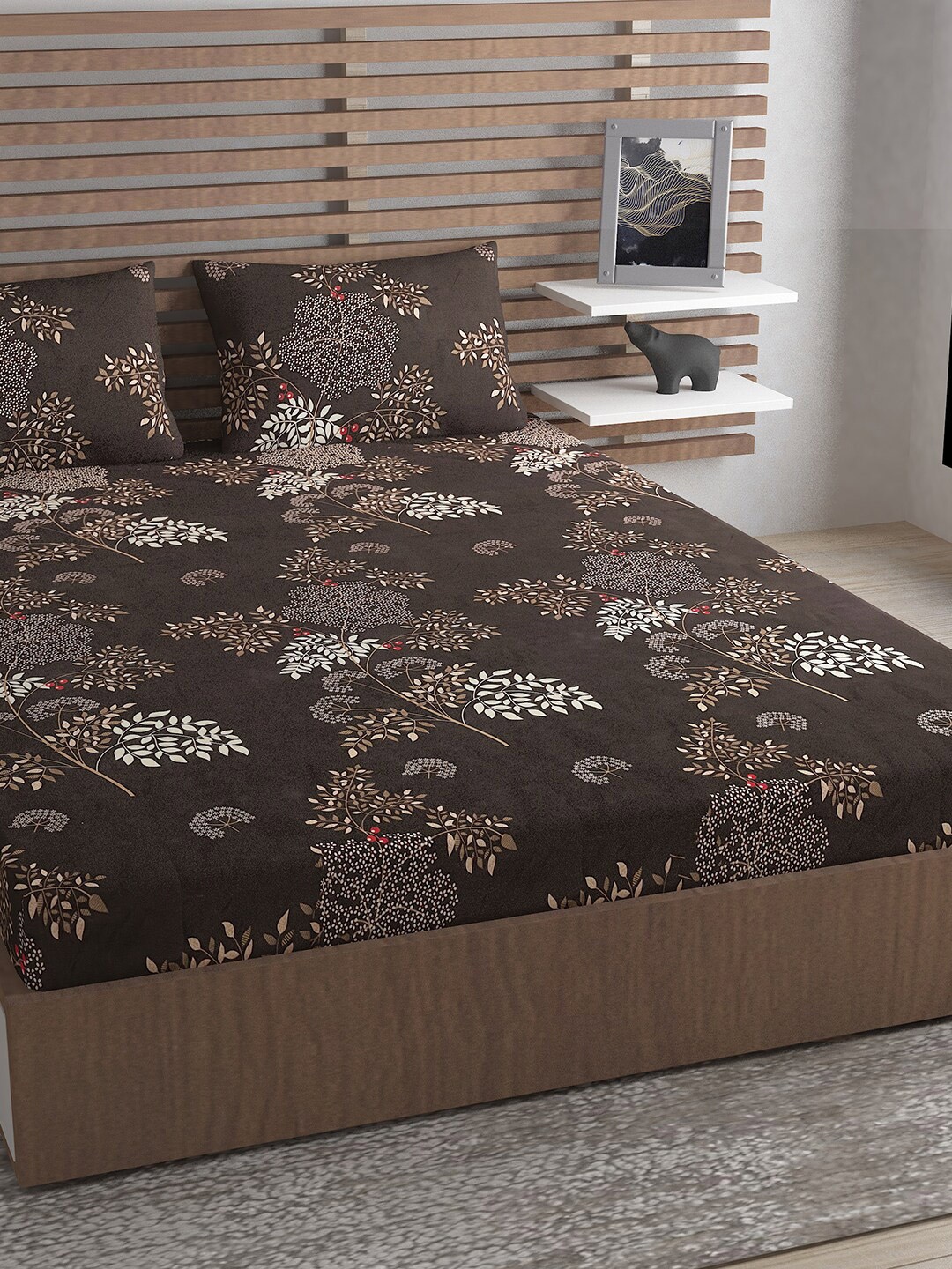 

Urban Magic Brown & Red Floral 160 TC Queen Bedsheet with 2 Pillow Covers