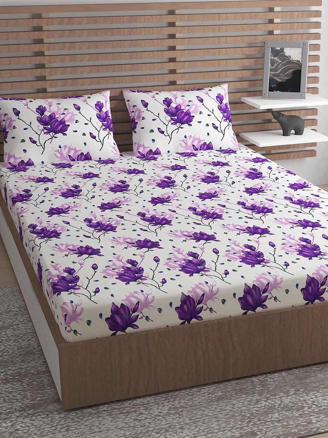 

Urban Magic White & Violet Floral 128 TC Queen Bedsheet with 2 Pillow Covers
