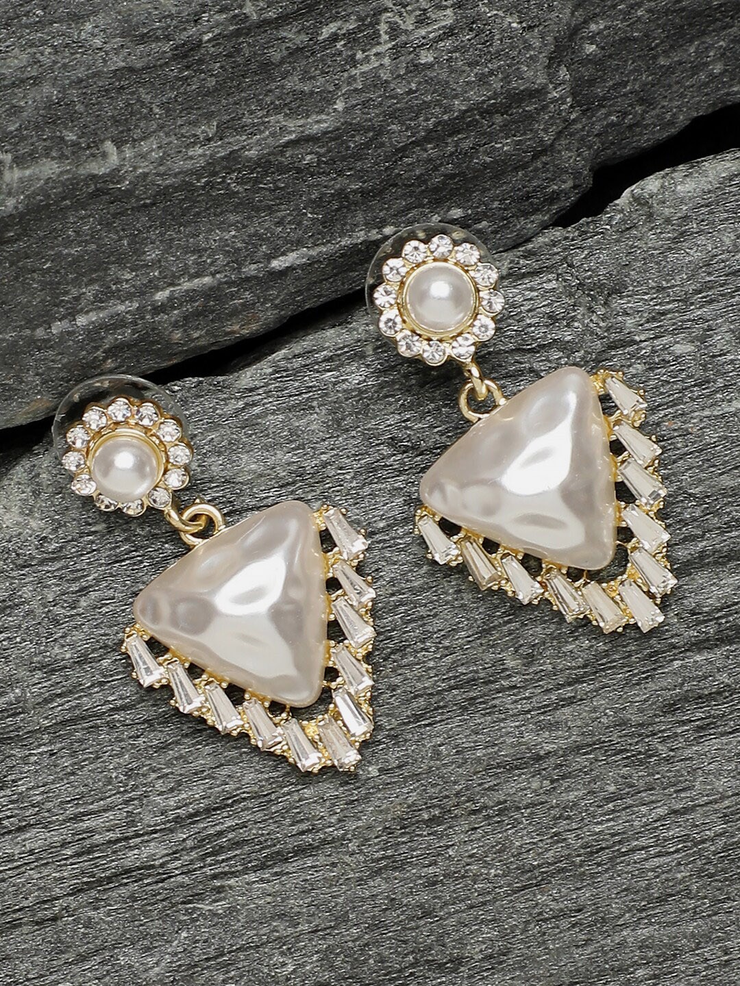 

SOHI White Contemporary Drop Earrings