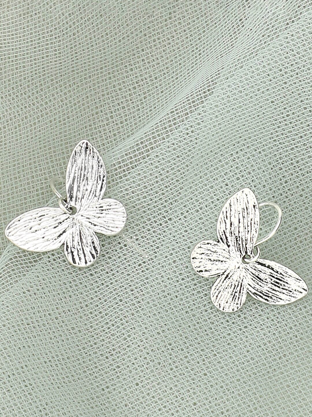 

SOHI Women Silver-Toned Contemporary Studs Earrings