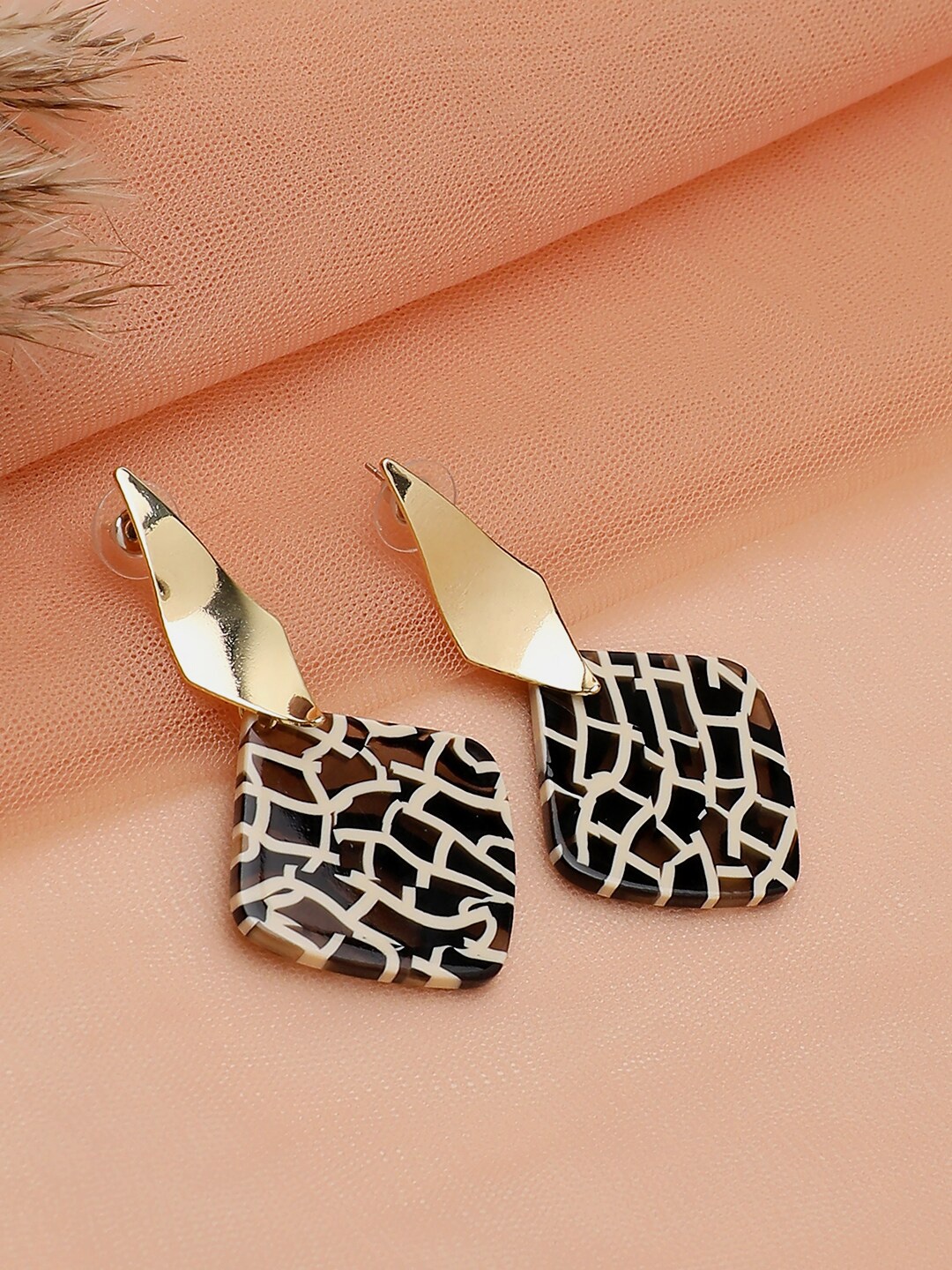 

SOHI Black & Gold-Plated Contemporary Drop Earrings
