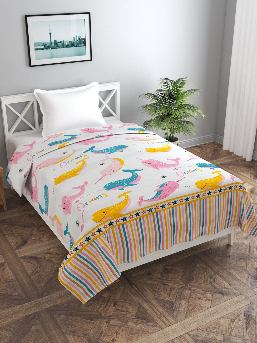 

MORADO Off White Printed Duvet Cover