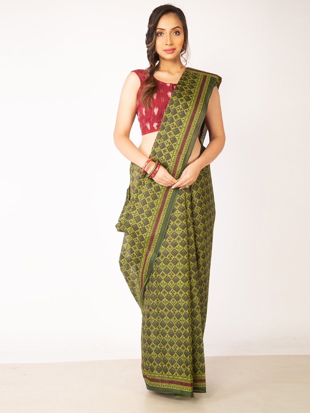 

Unnati Silks Green & Red Ethnic Motifs Pure Cotton Kovai Saree