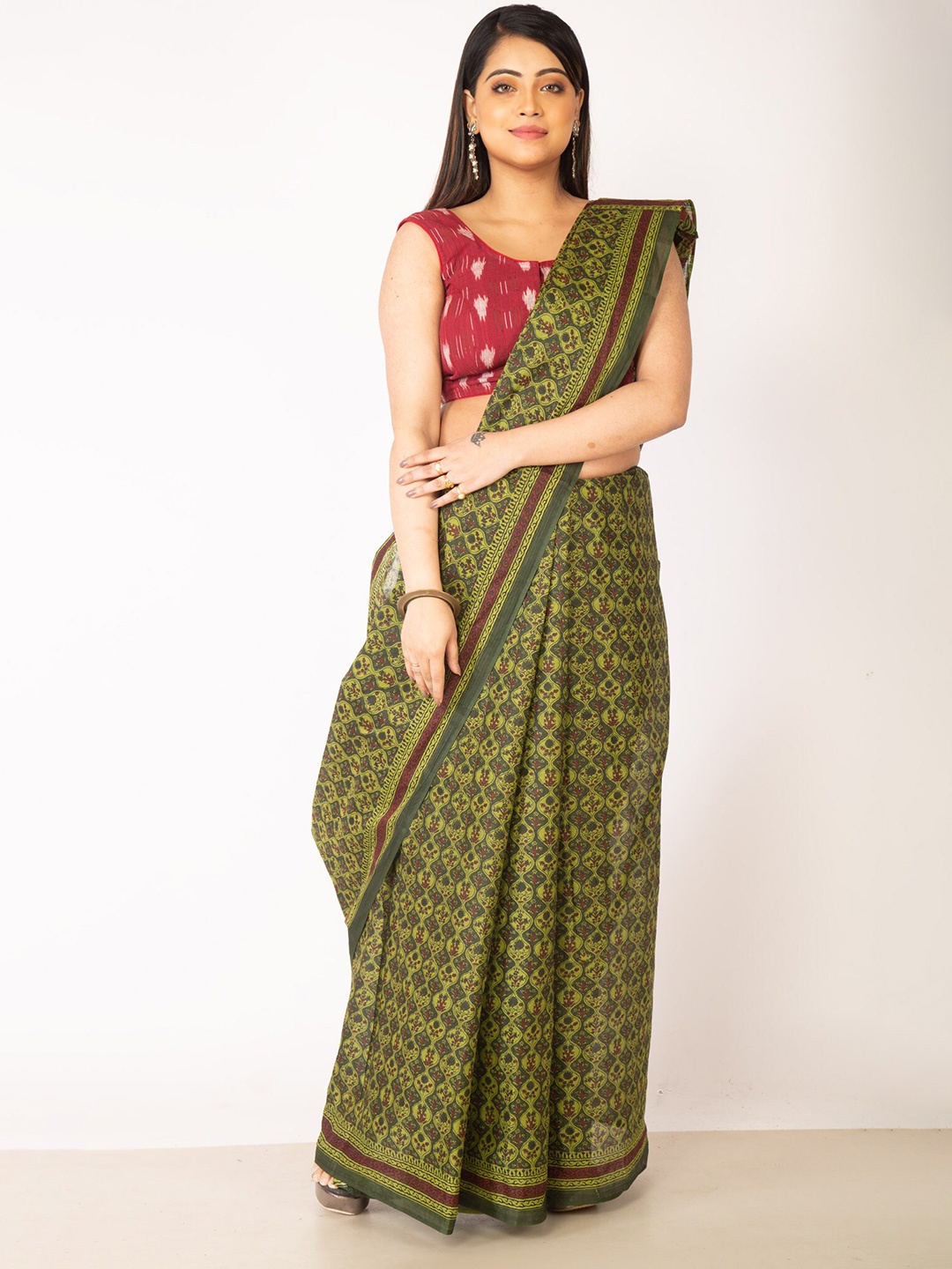 

Unnati Silks Green & Red Ethnic Motifs Printed Pure Cotton Saree