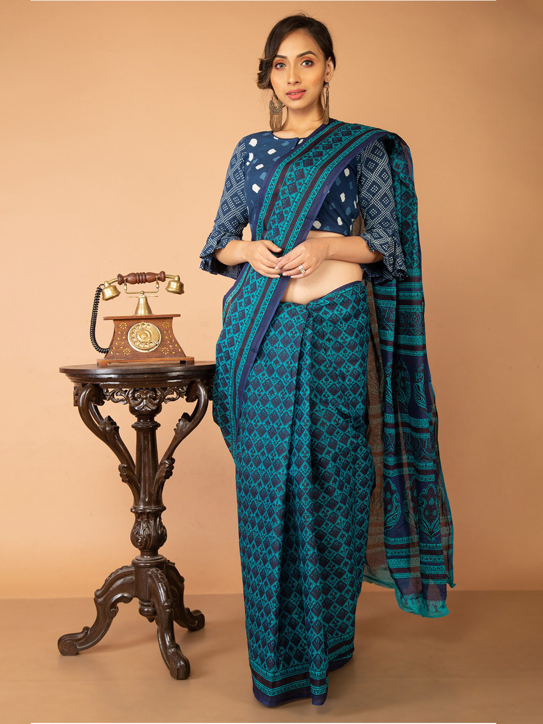 

Unnati Silks Women Blue & Black Ethnic Motifs Pure Cotton Kovai Saree
