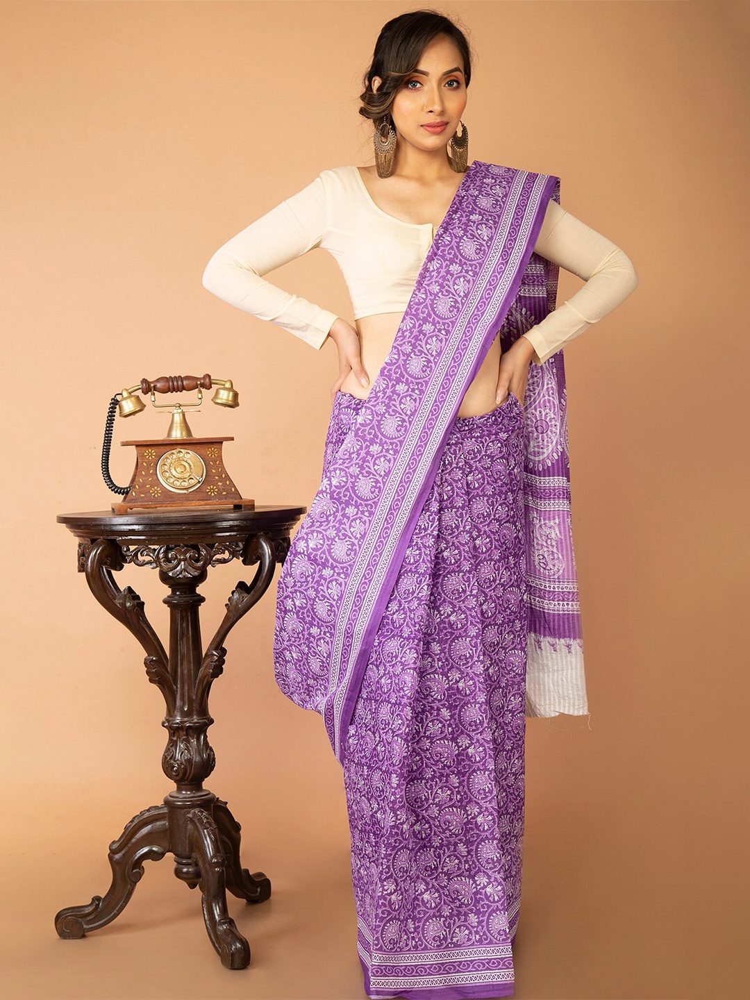 

Unnati Silks Women Violet & White Ethnic Motifs Pure Cotton Kovai Saree