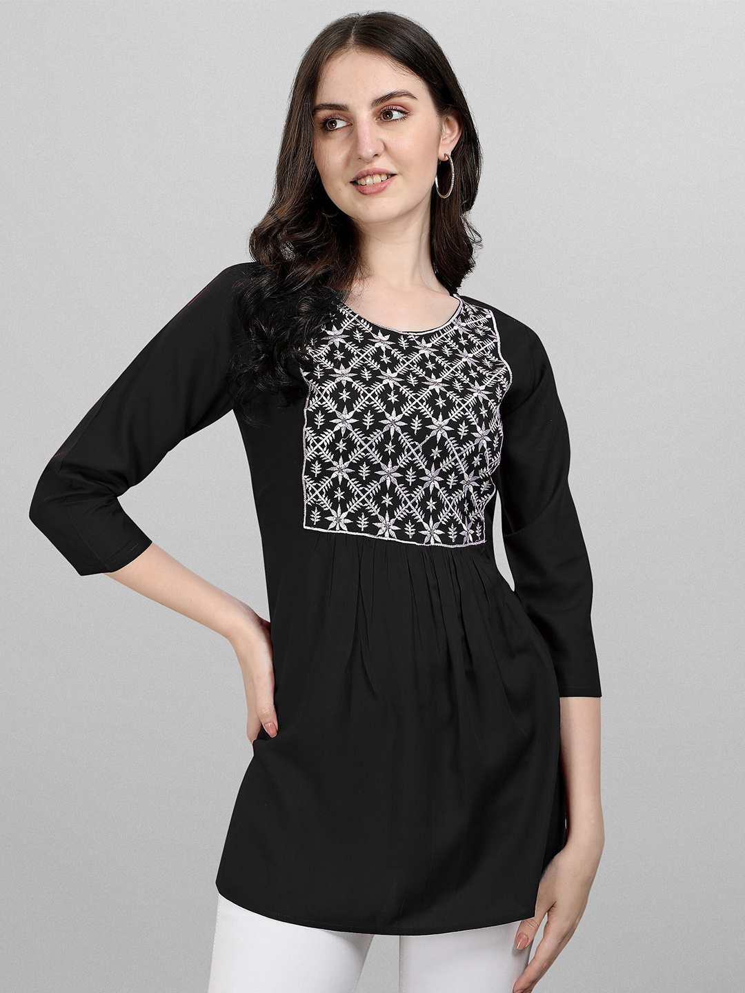 

FAVRIZ Women Black & Off White Embroidered Tunic