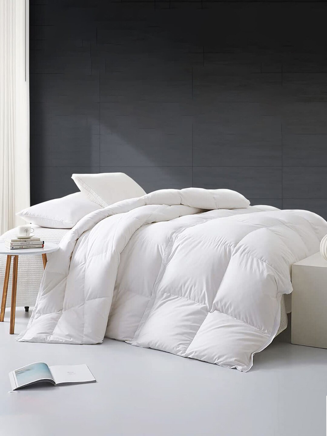 

RAZZAI White & Grey Microfiber Mild Winter 500 GSM Reversible Double Bed Comforter