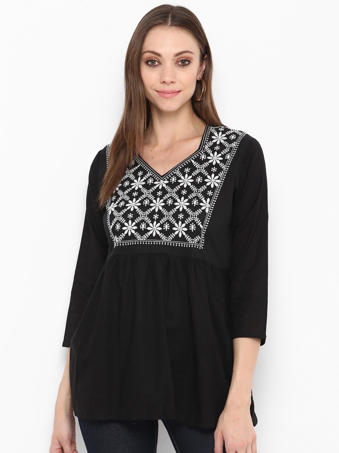 

FAVRIZ Black & White Embroidered Tunic
