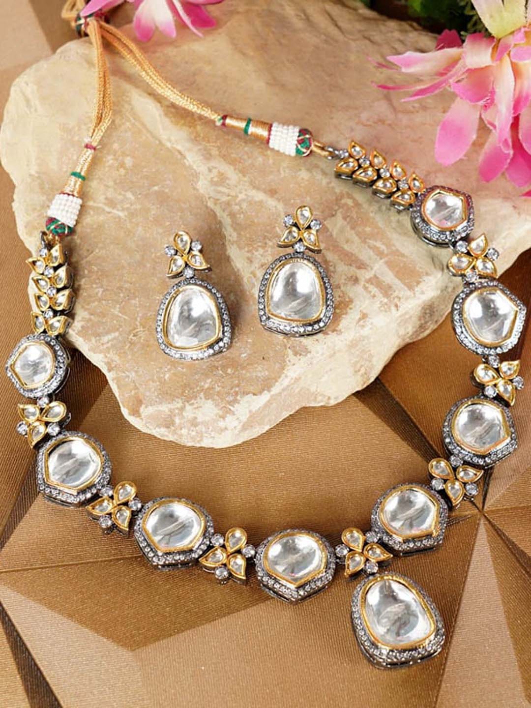 

AURAA TRENDS Women Gold-Plated White Kundan Jewellery Set