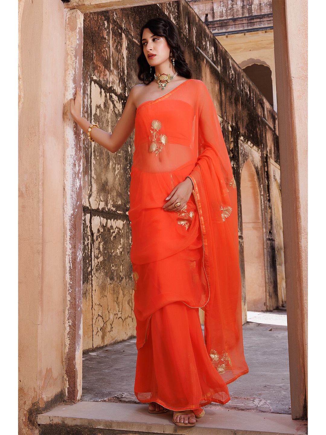 

Geroo Jaipur Hand Embroidered Handcrafted Aari Work Chiffon Saree, Peach